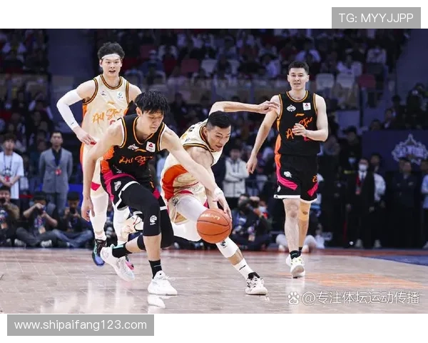 胜同曦发布会:格兰谈防守阿不都总结不足 胜同曦发布会:格兰谈防守阿不都总结不足